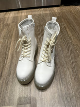 Load image into Gallery viewer, Steve Madden Womens Bettyy White Combat &amp; Lace-up Boots Chunky Platform Sz 10
