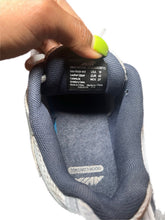 Load image into Gallery viewer, Women's, Avia 5000, Size 10 Shoes - EUC!!