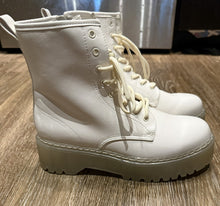 Load image into Gallery viewer, Steve Madden Womens Bettyy White Combat &amp; Lace-up Boots Chunky Platform Sz 10