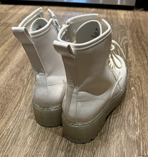Load image into Gallery viewer, Steve Madden Womens Bettyy White Combat &amp; Lace-up Boots Chunky Platform Sz 10