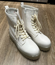 Load image into Gallery viewer, Steve Madden Womens Bettyy White Combat &amp; Lace-up Boots Chunky Platform Sz 10